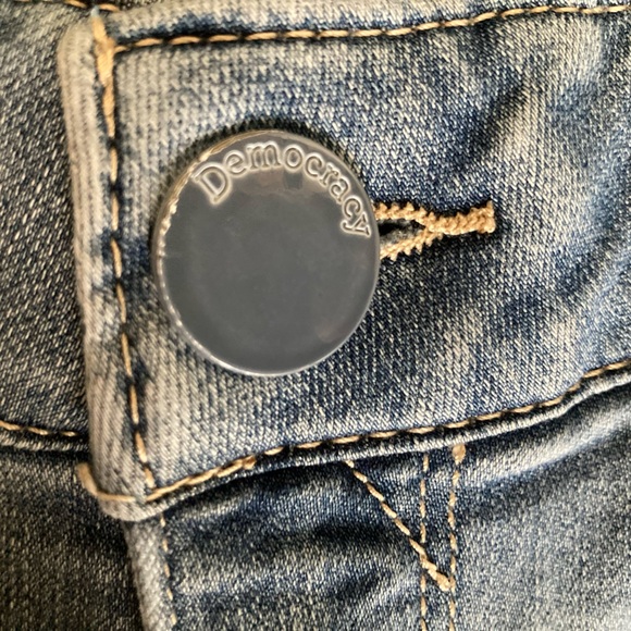 Democracy Absolution Light Wash Distressed Denim Bermuda Shorts Size 4 - Picture 3 of 13